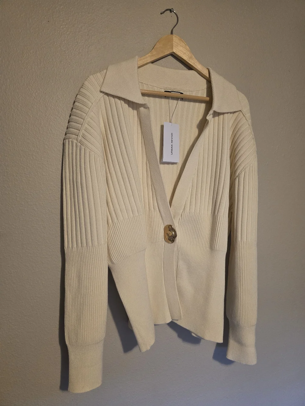 URBAN REVIVO Cream Ribbed V-Neck Collared Sweater Cardigan with Gold Button - Picture 9 of 10